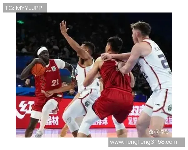 重庆篮球队意识争议引发热议球迷对战术执行和团队配合的不同看法